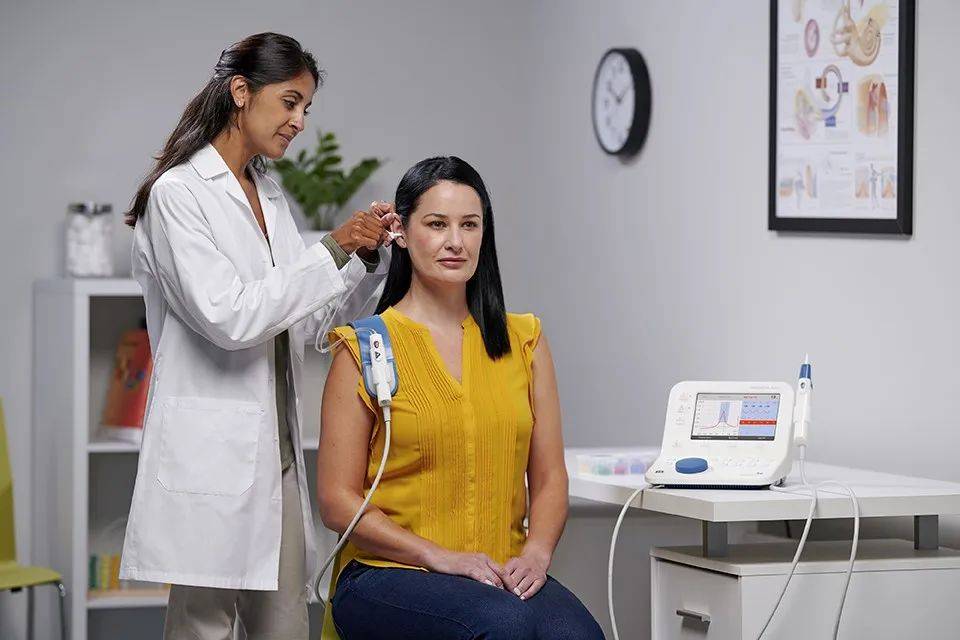 声导抗测试,耳硬化症时,测得鼓室曲线为a型,有鼓膜增厚或萎缩者可表现