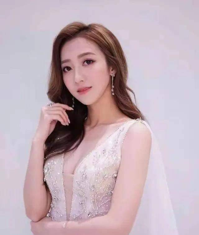 结婚,与老公婚纱照幸福溢满,大赞老公踏实有安全感_何依_观众_人生