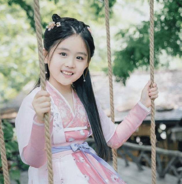 长大后美到犯规,难怪被孙怡邓伦宠成宝_童也_经典_不知道