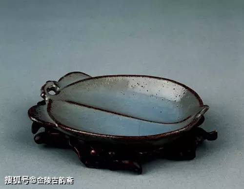 清代石湾窑笔掭,现藏于大英博物馆荷花形笔掭,清代,现藏于大英博物馆