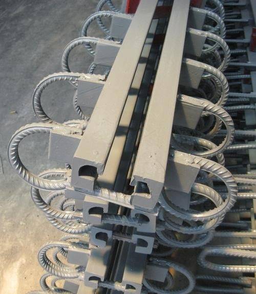 伸缩缝安装安装前需预备一定l型,s型,u型等连接钢筋,植筋钻孔设备及