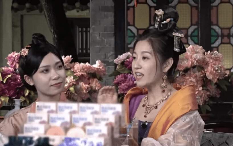 状态大勇！TVB带货女王直播间穿13年前戏服，大曝当年拍摄趣闻  第3张