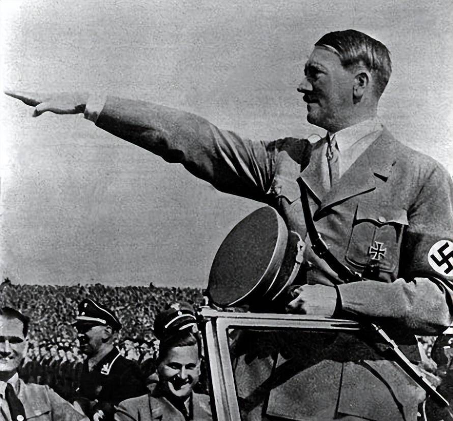 希特勒上台后,德国有多狂热?40万人绝育,父母自发处理残疾儿!