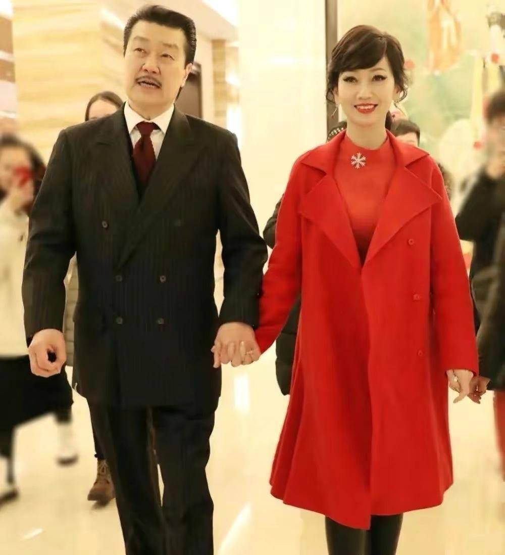 赵雅芝:带着两个儿子再婚,现任男子和三个学霸儿子是她的骄傲_工作