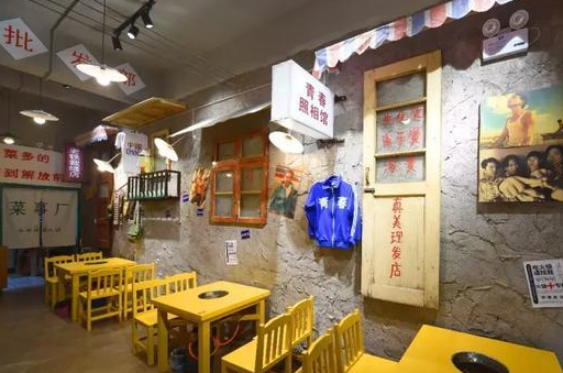 小卖部、歌舞厅！昆明80年代调调的店，簸箕火锅菜价回到解放前(图4)