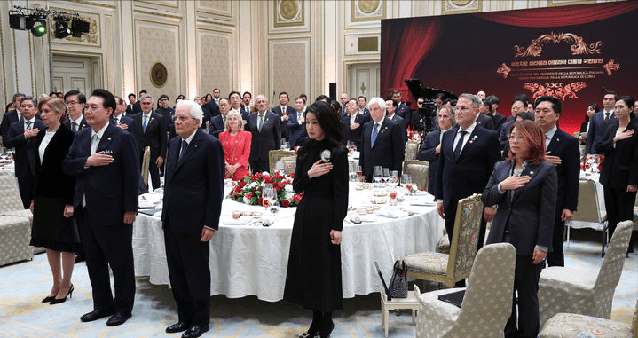 韩国第一夫人闪耀青瓦台国宴!