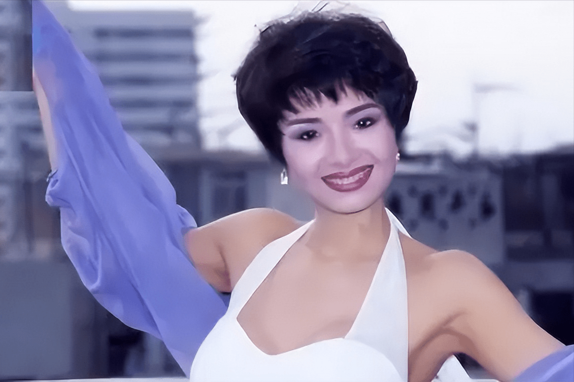 由于频频因为身材受到议论,叶子楣也想过转型做歌手.