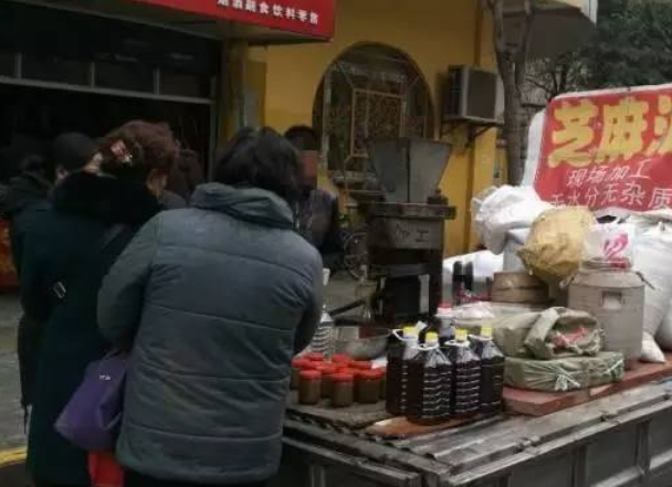 农村集市新出现的这种东西，虽然便宜，但是很可能有猫腻！(图4)