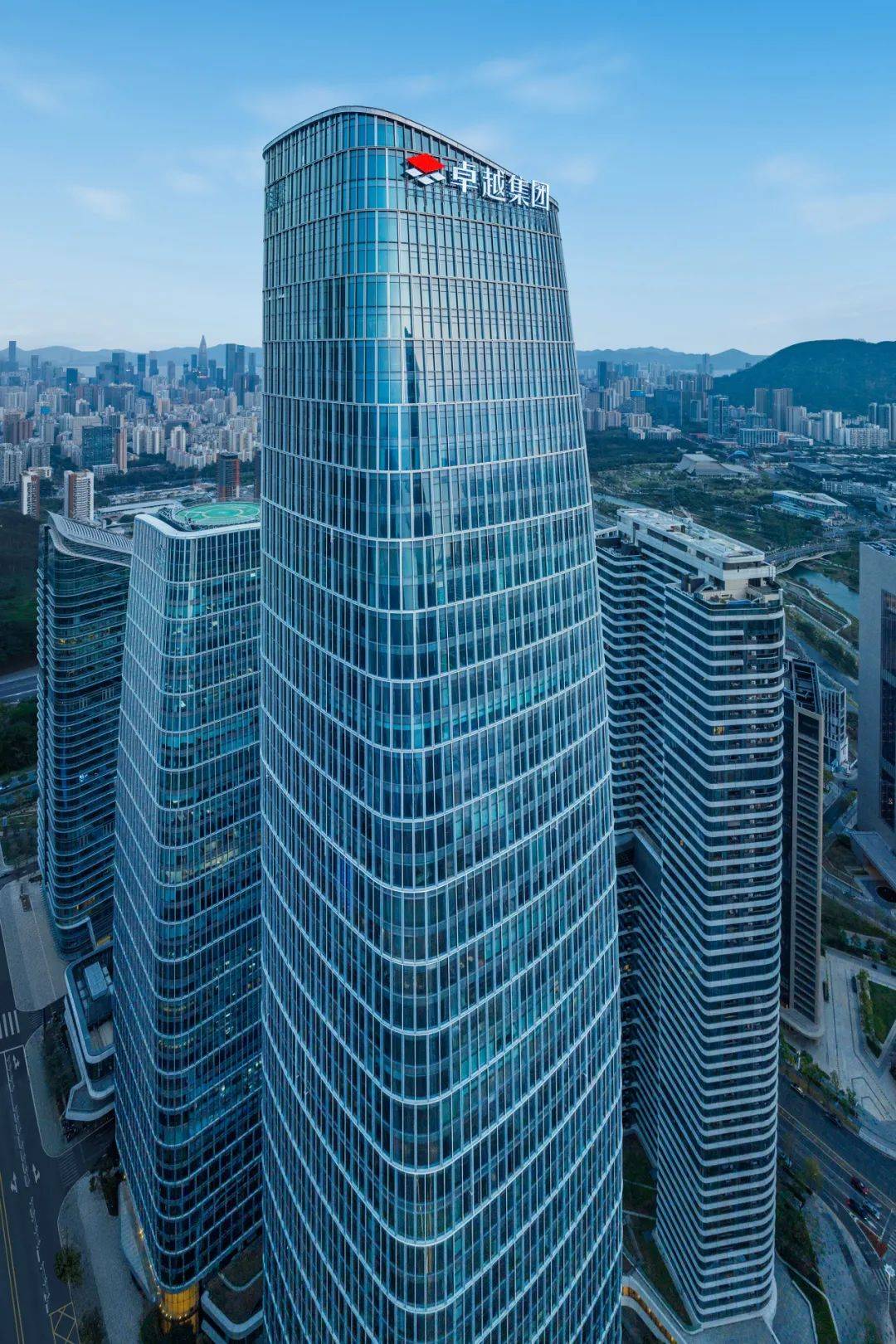 卓越荣耀 | 卓越集团荣获"2023观点商业年会"四项大奖