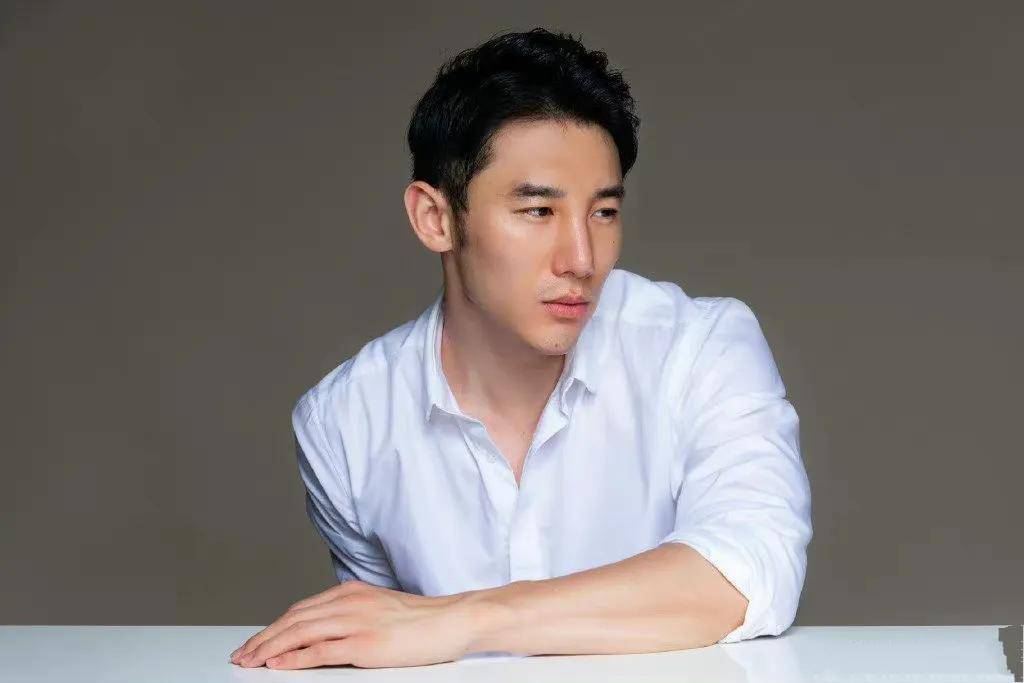 做演员不红不火的男模演员丁一,难道是想再跨界做老板?