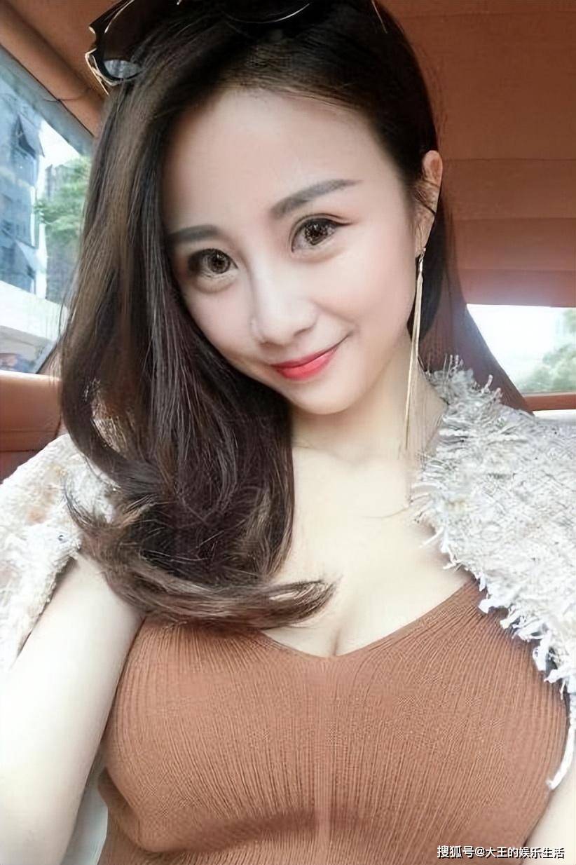 不得不说,纪文君在《陈翔六点半》中塑造的刘晓妍这个角色非常的成功.