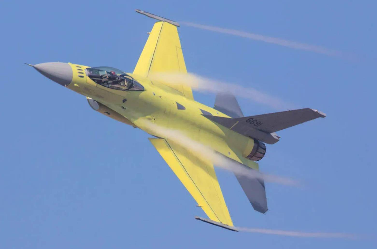 原创第140架f16v交付台军大吹法螺一对一绝对干掉歼20