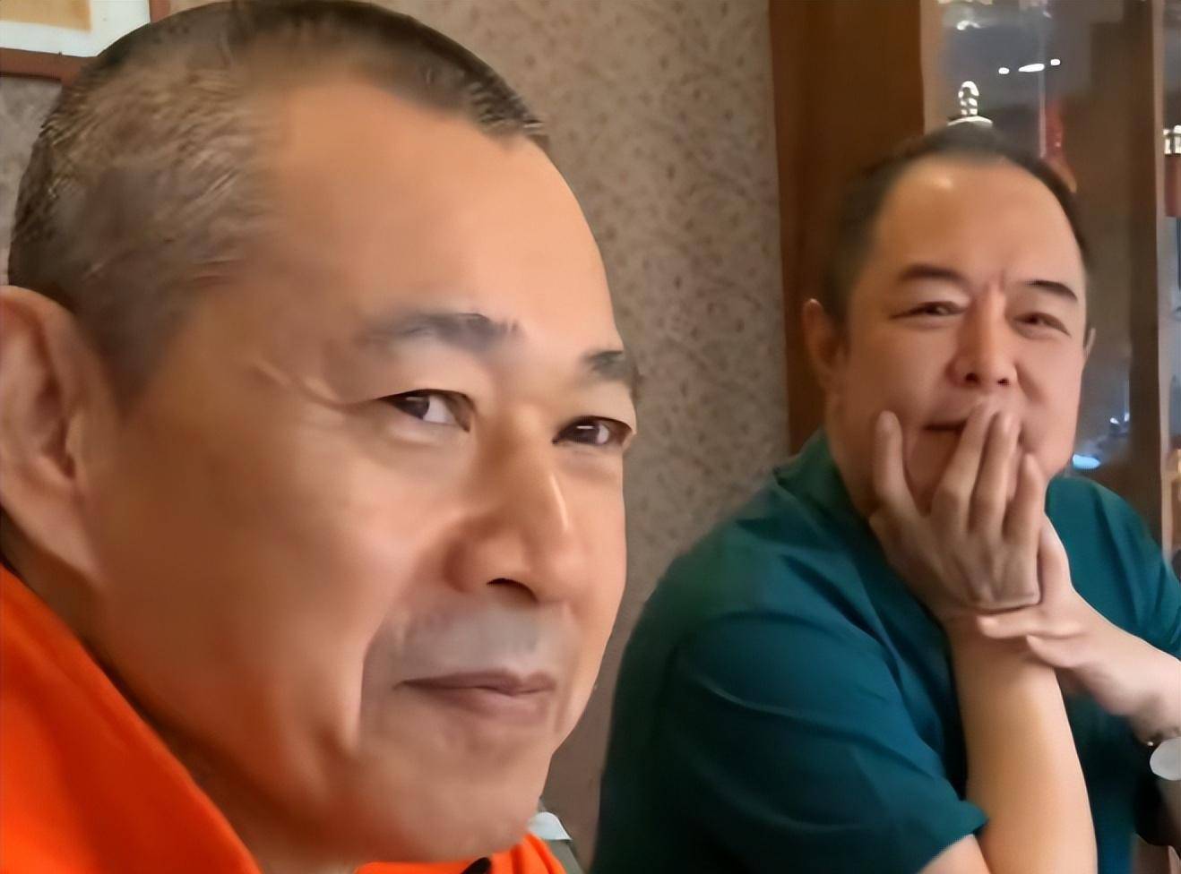 张铁林出席班会,肥胖的身材和大肚子抢尽风头,沈丹萍和张丰毅也来了