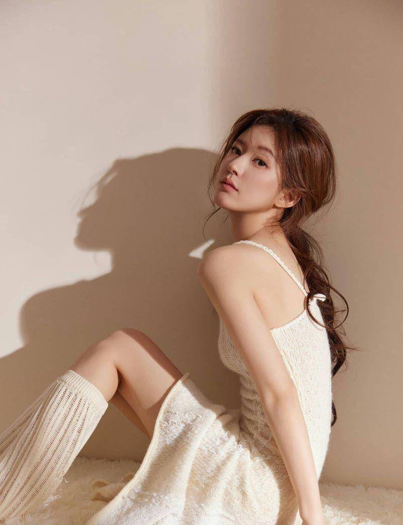 赵露思的肖像画传达了一个重要信息:自信和自尊在一个人的形象中发挥