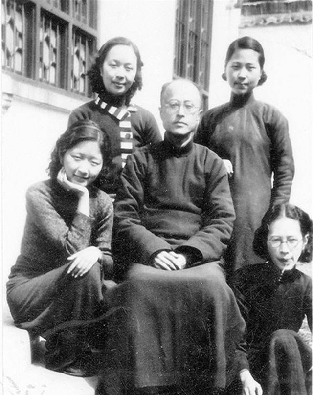 被称为最后的闺秀,著名作家叶圣陶就曾说过:"九如巷张家的四个才女,谁