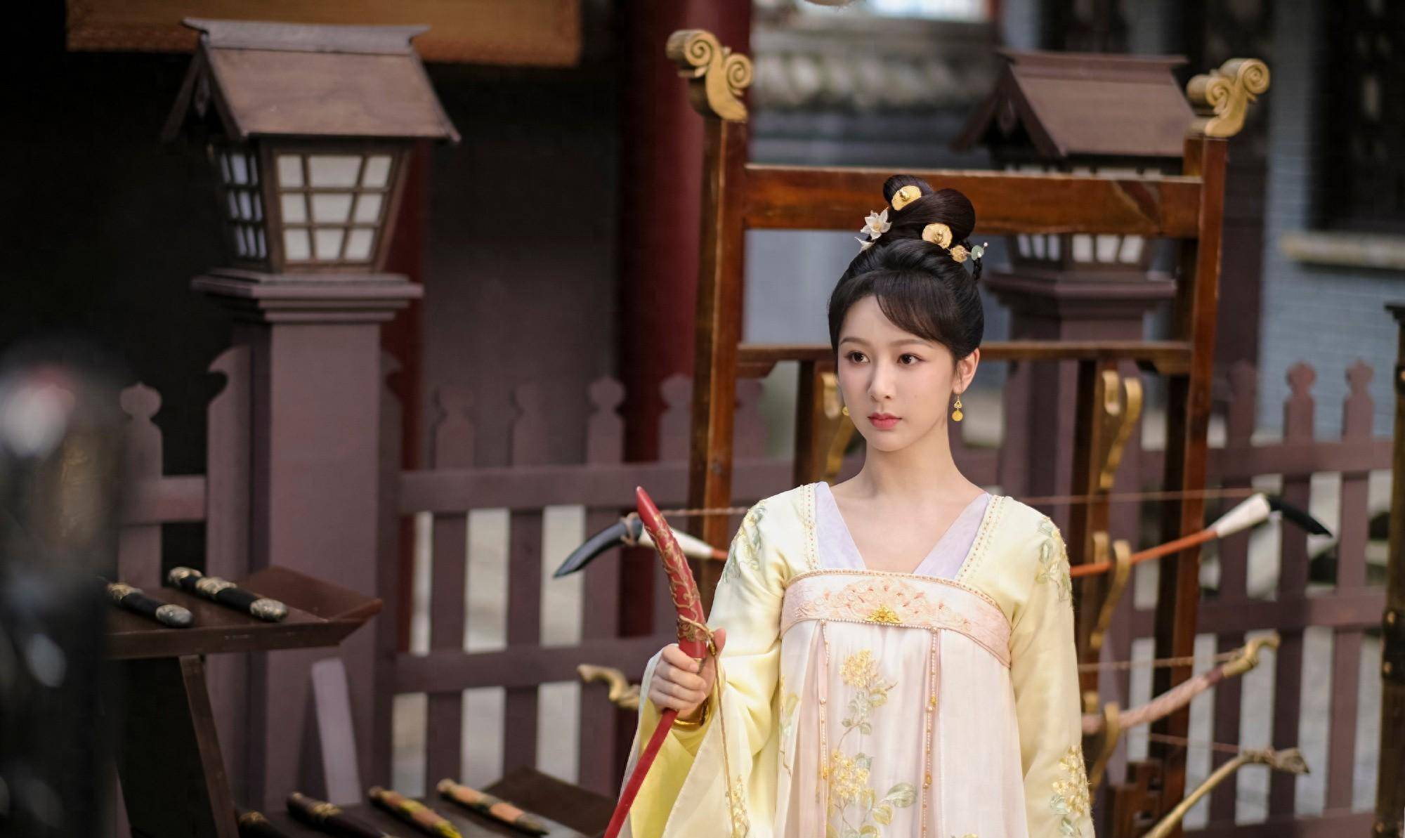 杨紫《国色芳华》还没开拍就爆红,男主豪华,第二搭档李现太惊喜了!