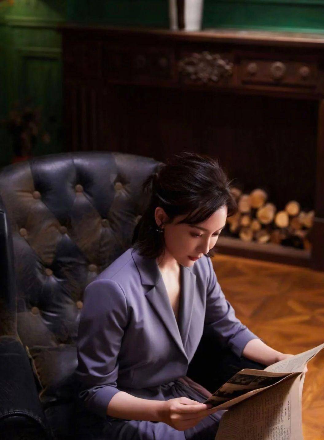 看到董卿和陈数穿同款西装裙,才明白:什么是真正的高级气质美_造型