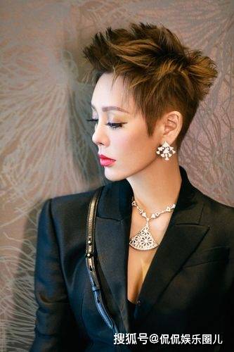 越老越火辣!51岁宁静,性感饱满着实迷人啊!_角色_广大观众_才华