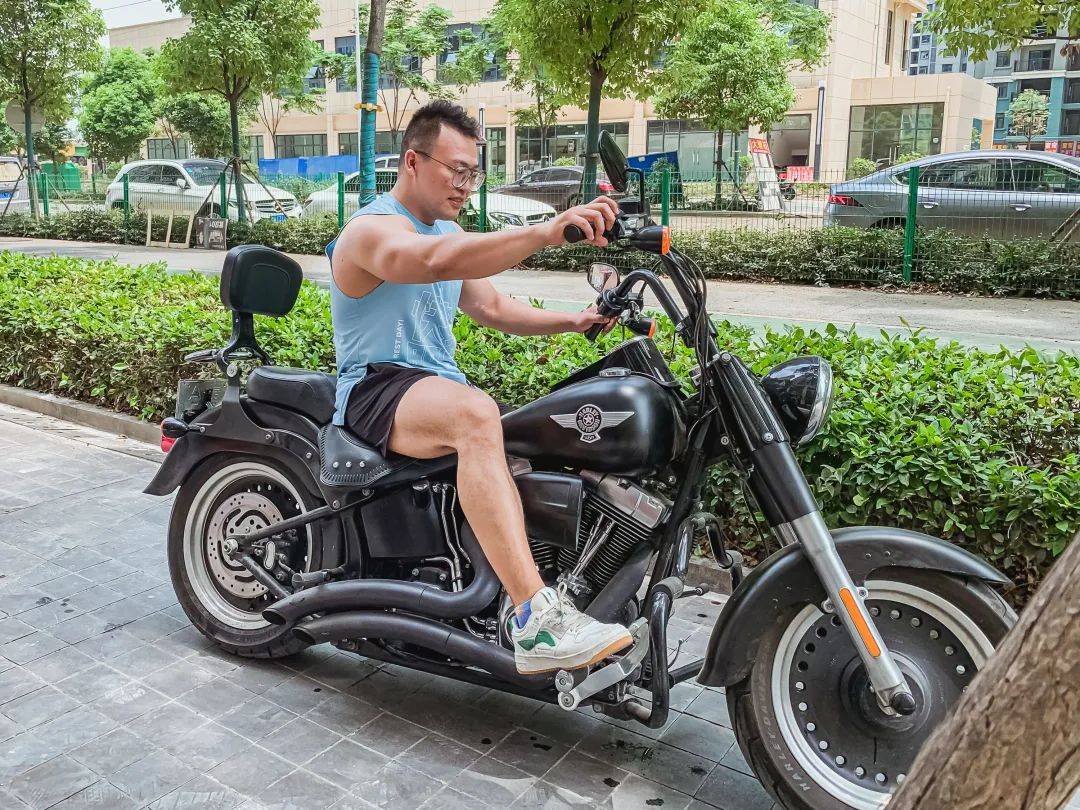 14岁钻进健身房撸铁20年,武汉藏着一位"变形金刚"_李欢_比赛_身体