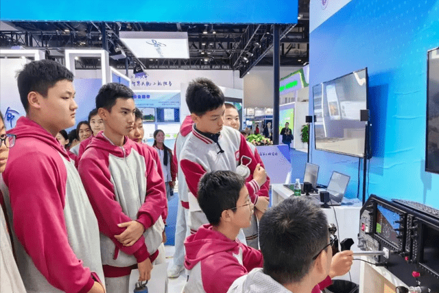 北京市第二十七中学亮相cata航空大会侧记_飞行_青少年_观众