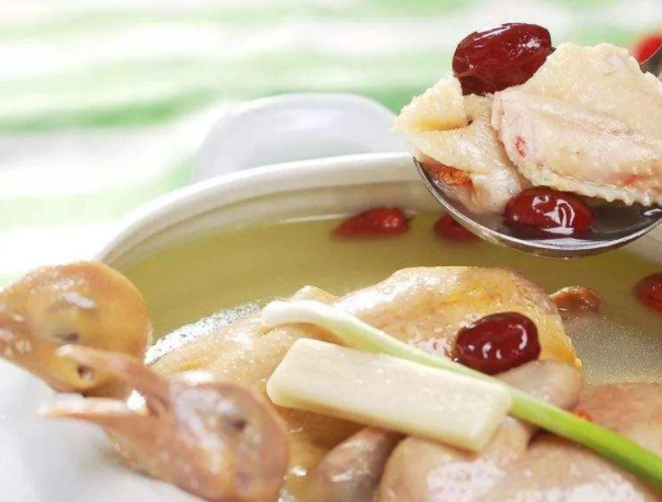 月子餐喝乌鸡汤不如喝它，补虚劳强筋骨，加快伤口愈合，少留疤痕(图2)