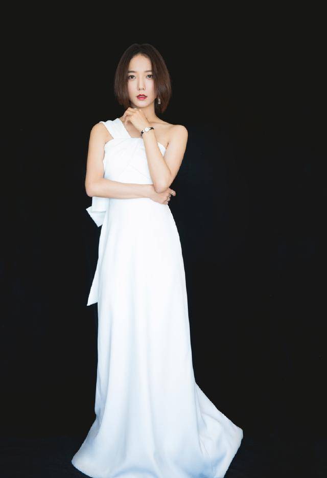 王珞丹剪了摩卡波波头后,34岁秒变成20岁少女,网友:看了也想剪_时尚_