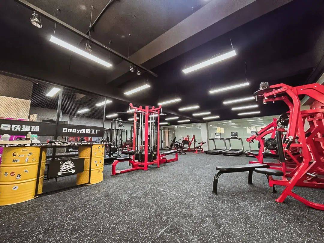 14岁钻进健身房撸铁20年,武汉藏着一位"变形金刚"_李欢_比赛_身体