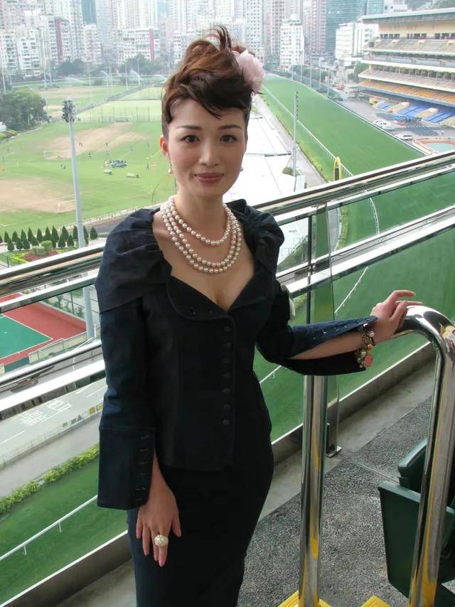 陈少霞被质疑刻意炫富——自我愿意就好_网友_看法_批评