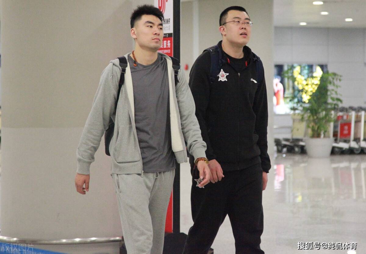 赵继伟霸气回击范子铭,辽宁半节狂轰24-7!