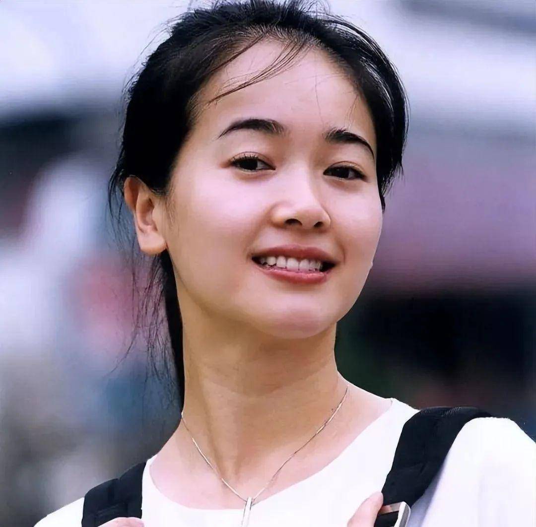 她是陈道明唯一的绯闻女友,被誉为中国式完美女人,到底多惊艳_左小青