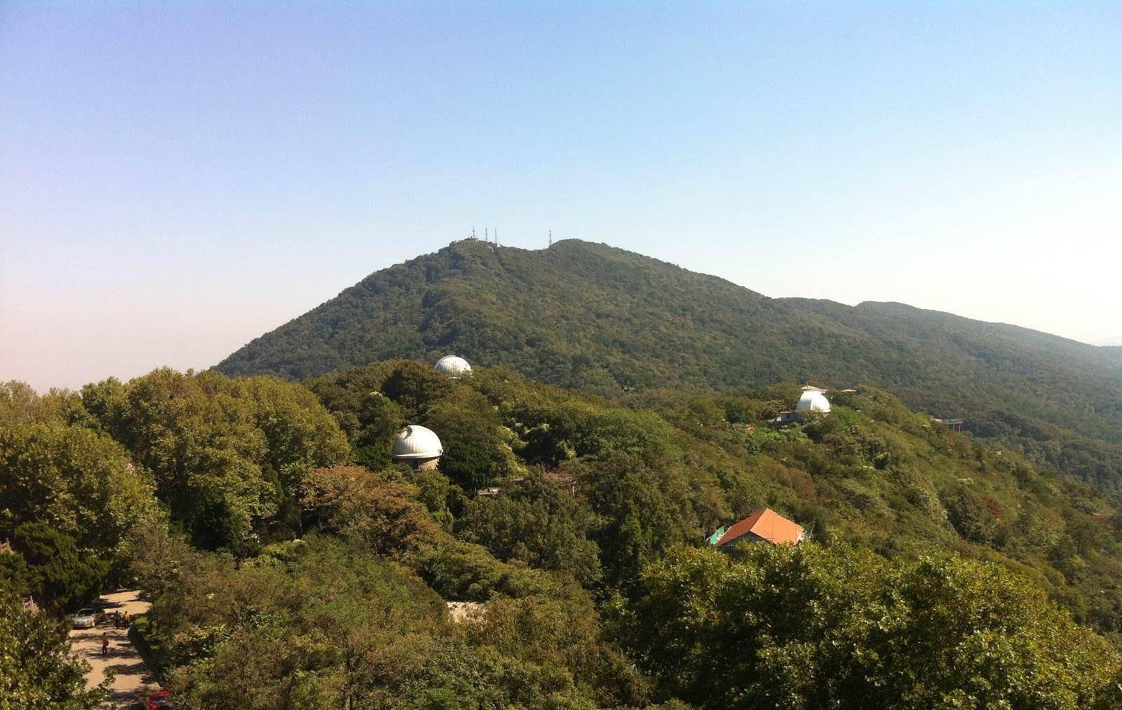 气势磅礴,自古以来,紫金山都被看作是龙脉的所在地.