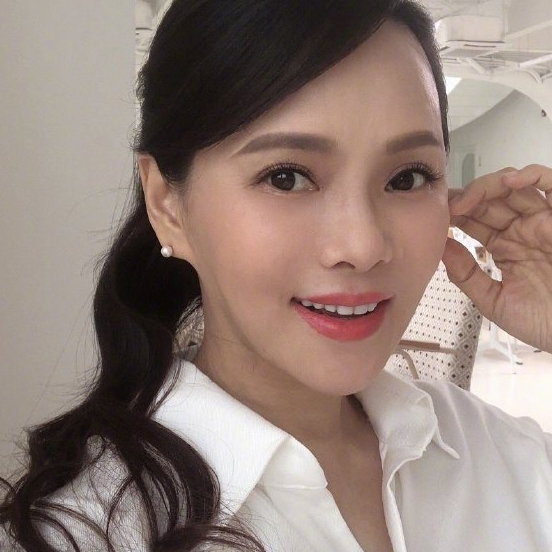 50岁的伊能静如何做到充满少女感的?