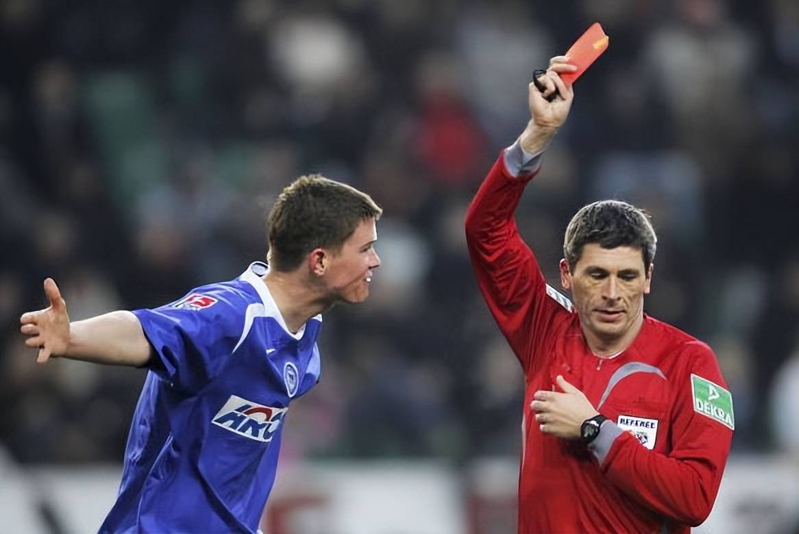 出牌太多,英超判罚尺度备受质疑,影响比赛结果_红牌_主裁判_联赛