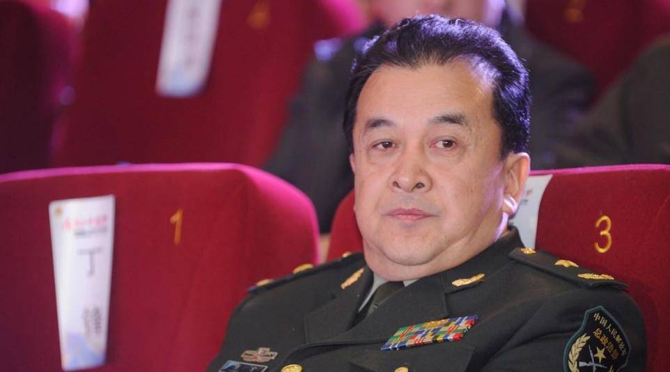 凭借妻子的手稿超生游击队上春晚如今63岁的黄宏已退居幕后