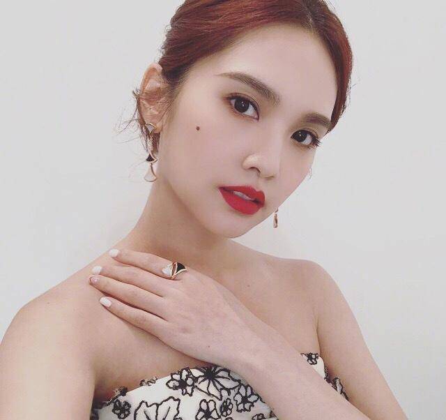 杨丞琳在我们印象中一直都是很爽朗的,美人痣更是让她整个人美美哒!