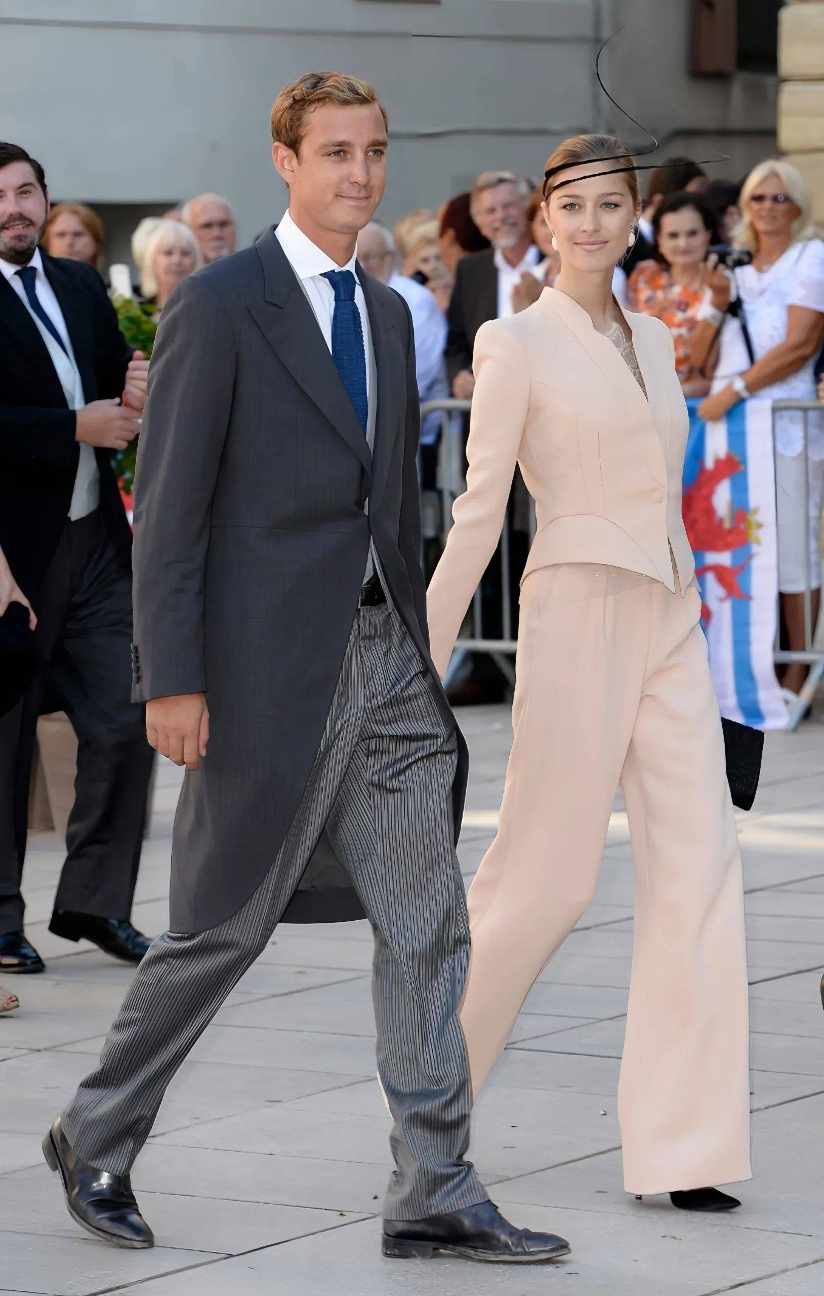 王妃毕竟是天后# #摩纳哥王妃#和摩纳哥王室前几位王妃相比,她估计是