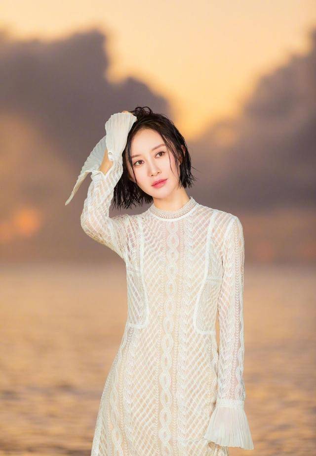 舒畅的这款发型就很时尚,优雅大气又减龄_摩卡_女明星_造型