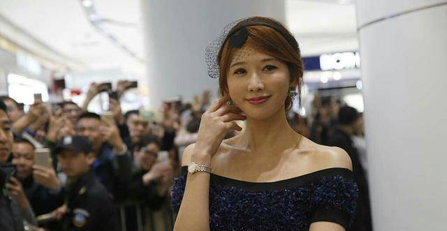 被林志玲惊艳了,一款法式刘海遮住"包子脸",44岁秒变20岁少女_气质