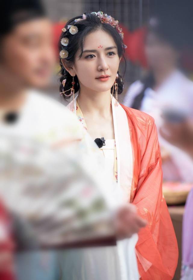 原创            赵丽颖李冰冰两大女神齐聚，看到谢娜的宣传语，关系好坏一目了然