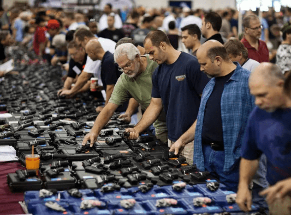 枪支自由背后的阴影:美国家庭枪支持有率刷新历史记录_社会_权利_民众