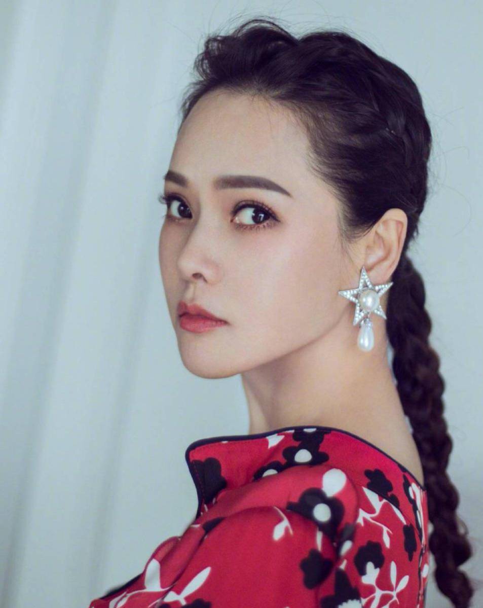 伊能静风波再起:特殊时期为日企站台,为通缉犯庆生争