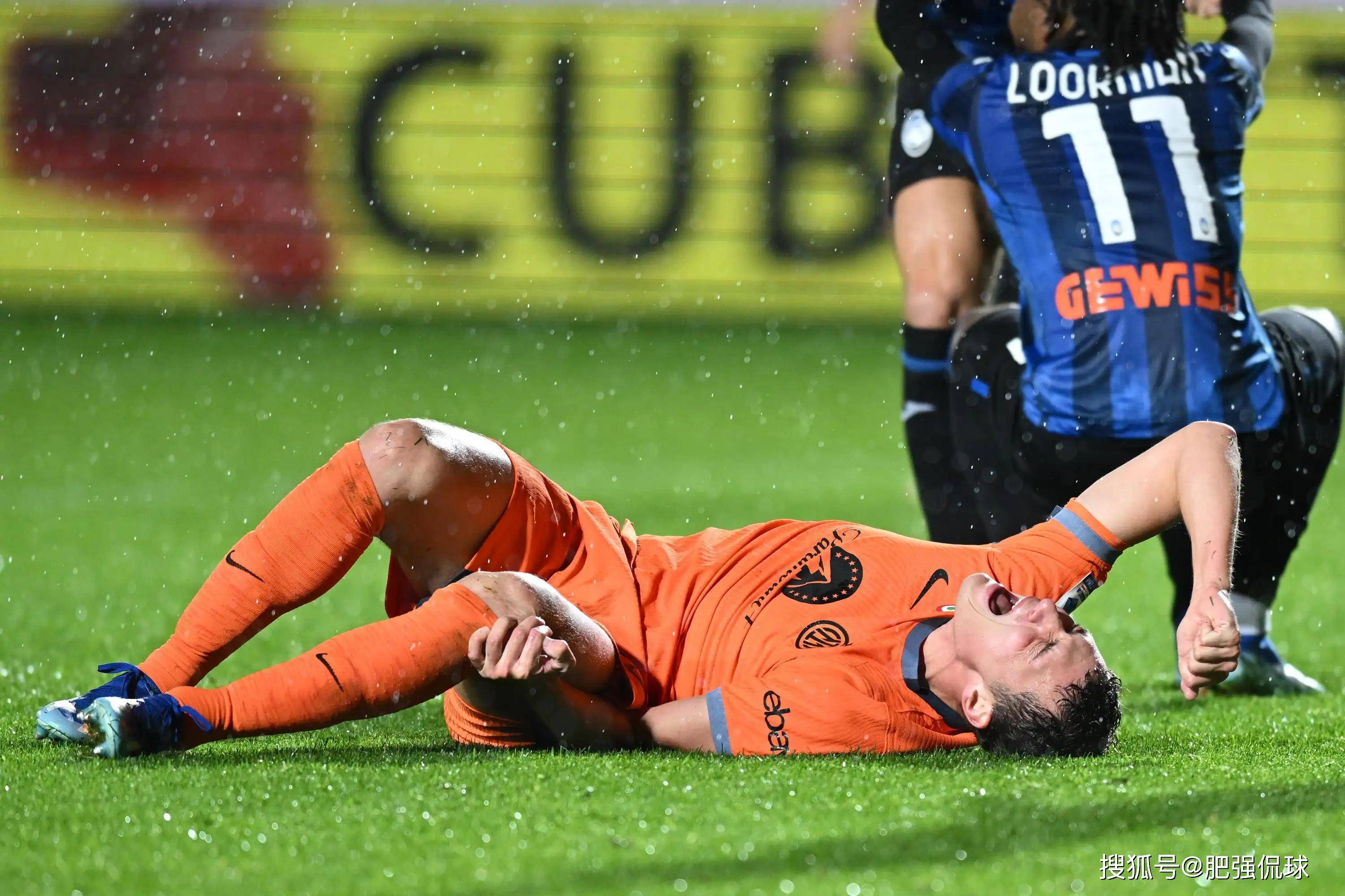 国米阵容bug转移,冬窗转会策略调整!后腰硬起来,右翼却空了!