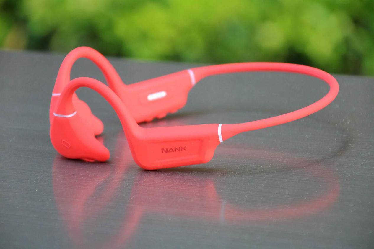 油耳朵适合戴什么类型耳机,对耳朵伤害最小的耳机类型分享