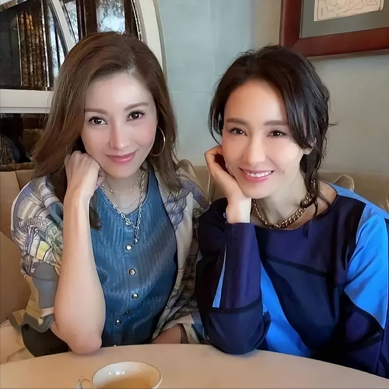 老婆甘比看黎明演唱会,面露疲态仍坚持随音乐跳舞_大刘_吕丽君_李嘉欣