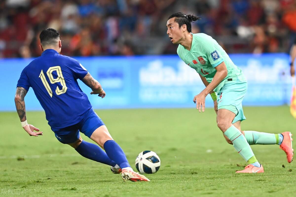 国足vs泰国:进球大战,7分钟狂轰2球,武磊冲金靴,双方爆发冲突_泰国队