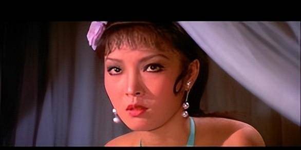 她曾是"香港影视女神",被影坛淘汰,如今67岁却"老