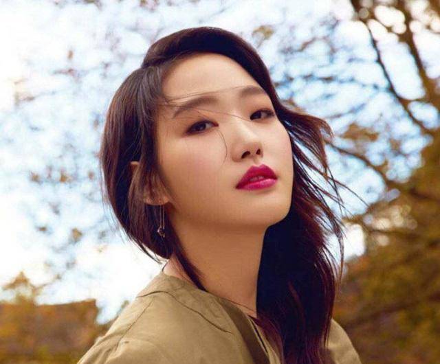 单眼皮韩国女星"金高银",日常私服大分享,戏里戏外都时尚_姐姐_毛衣