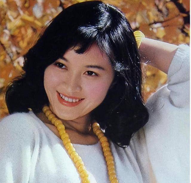 "女神"方舒:26年前不顾一切嫁与洪屠刚遭抛弃,如今老态难辨认_陈国兴