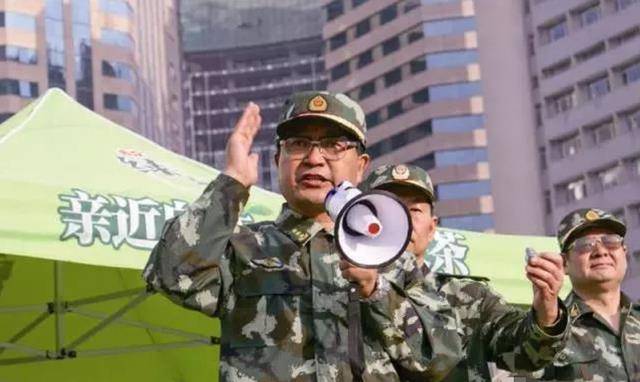 他是武警司令员,40岁仍在读书学习,59岁授上将警衔,今年76岁了_吴双