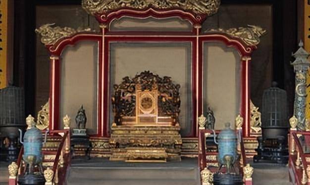 一小孩坐龙椅上玩,皇帝问好玩吗,小孩答4个字,成年后继承皇位_赵匡胤
